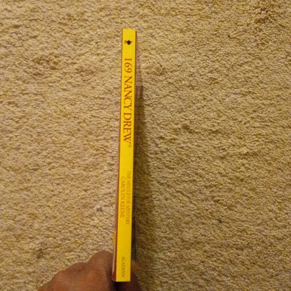 Nancy Drew 169: The Mistletoe Mystery - Picture 2 of 7